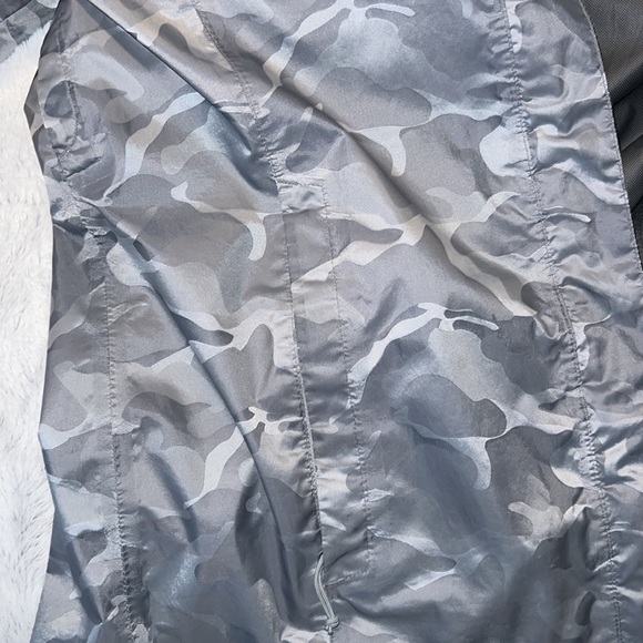 Camo North Face Windbreaker - Picture 15 of 15
